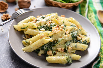 Penne pasta with spinach, gorgonzola cheese and walnuts
