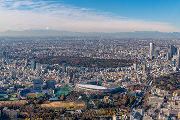 建設中の新国立競技場と富士山の空撮