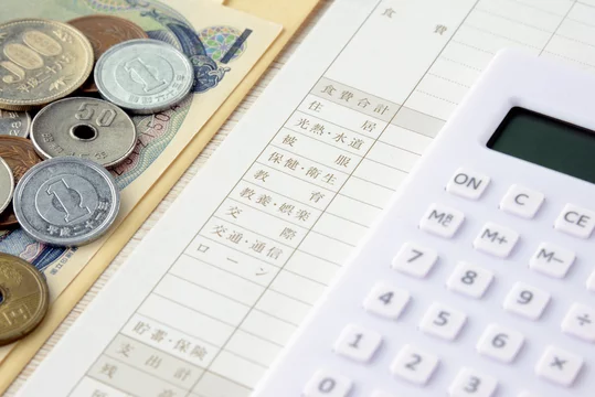 家計簿と電卓 Stock Photo Adobe Stock