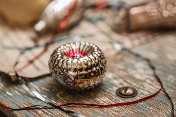 Naklejka premium Old retro Christmas holiday decorations-beads and Christmas toys, balls, candies scattered on a wooden table, Christmas Flatley scattered on a wooden table, Christmas Flatley 