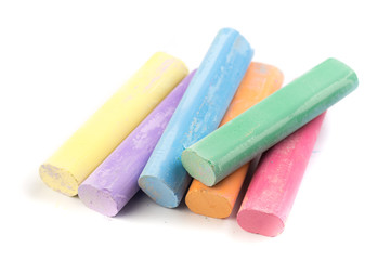 colored chalk for drawing on a white background - Imageю