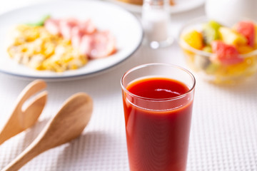 朝食〜トマトジュース