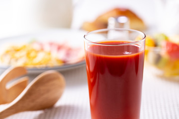 朝食〜トマトジュース