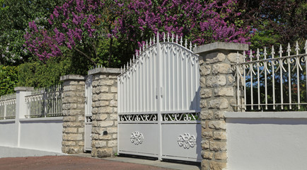 Portail métallique d'une maison