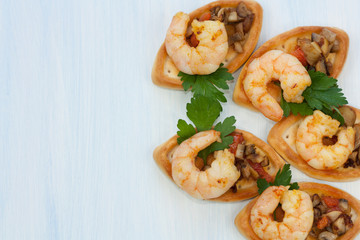 Prawns with mushrooms, tomatoes and onion. Delicious snack.