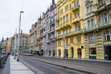 プラハの街並みと路面電車