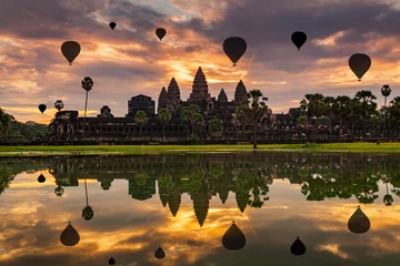 Fototapete Städte / Reisen Sonnenaufgang am Tempel Angkor Wat in Kambodscha.