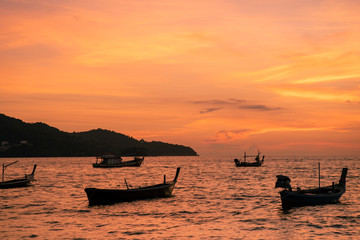 Fototapeta na wymiar Background sky sunset,Silhouette Thai boat love travel to the beach adventure,Bright in Phuket Thailand.
