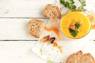 Karottensuppe Karotten Möhren Gemüse Suppe Tisch