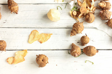 Topinambur Tisch Brett Hintergrund Weiß Knollen