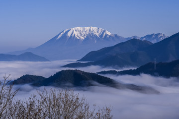 Fototapeta na wymiar 大山、鳥取県、日本、冬の絶景、明地峠の雲海