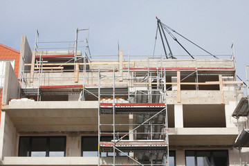 Baugerüst, Hausfassade, Rohbau