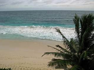 einer der vielen menschenleeren Strände..