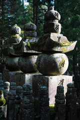 高野山　奥の院　参道の五輪塔