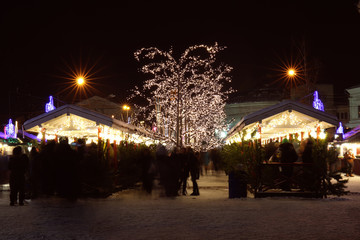 Fototapeta na wymiar Christmas fair in city at night