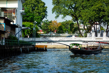 Fototapeta premium Tramwaj wodny w Bangkoku