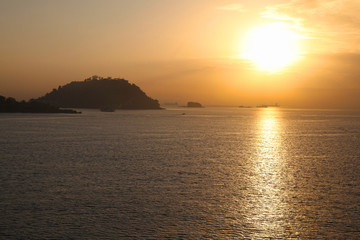 Obraz premium Sunset looking towards Fuerte Amador, Panama.