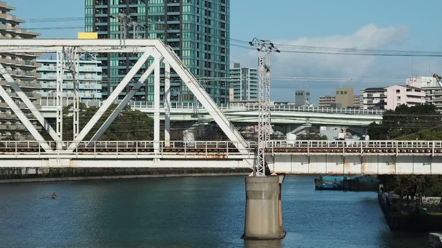 大阪環状線 淀川橋梁ですれ違う223系と201系（走行音あり）
