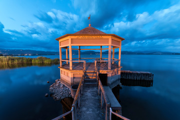 PONTILE LAGO DI MASSACIUCCOLI DI SERA, Torre  Lago Puccini