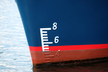 Schiffsbug mit Kennzeichnung