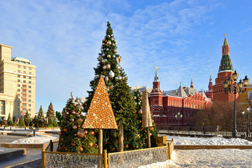 Obraz premium Christmas trees near Kremlin on Manege square. Moscow, Russia