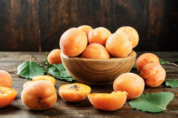 Fototapeta na wymiar ripe ruddy apricots