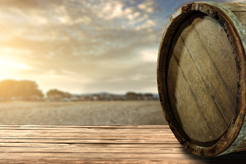 beczka  drewniana jako stół z wolnym miejscem na produkt reklamowy bohater na tle pejzażu   