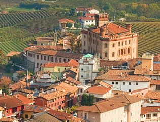 Obraz premium Barolo village seen from above in autumn, surrounded by vineyards in autumn, Langhe region, Piedmont, Italy
