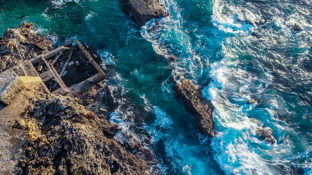 Vista aéria do mar no Cabo Raso em Cascais Portugal