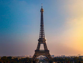 Fototapeta na wymiar eiffel tower in paris at sunset