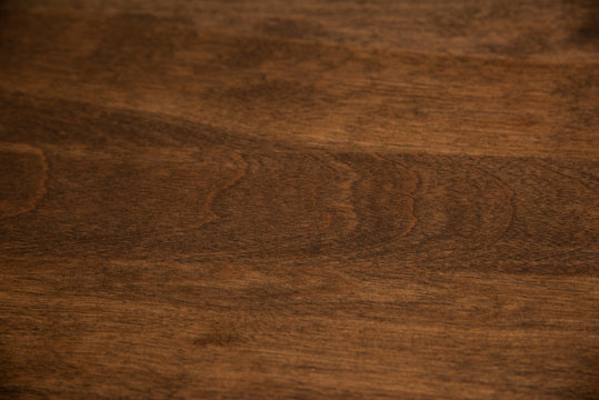 Texture de bois marron fonc&eacute; avec des motifs naturels et r&eacute;alistes, parfaite pour les ressources graphiques et les fonds d'&eacute;cran en design