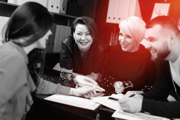 Obraz premium Smiling employees talking in workplace