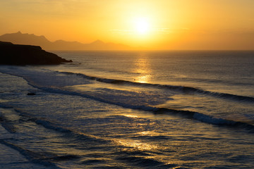 Obraz premium Beautiful sunset view with mountains in la pared on fuerteventura canary island in Spain 
