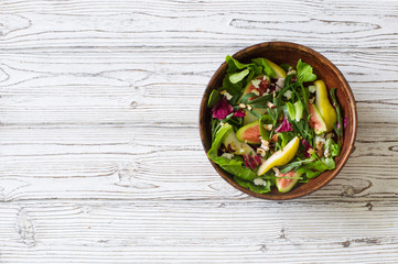 Fresh salad with pears, figs and arugula