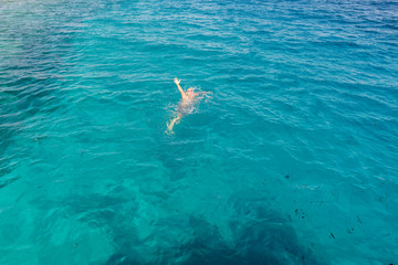 Obraz premium Man drowns in the sea. Drowning man in sea asking for help with raised arms.