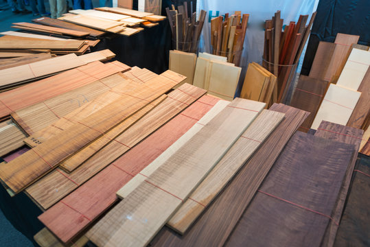 Holz-Muster zur Material-Auswahl für Instrumentenbau