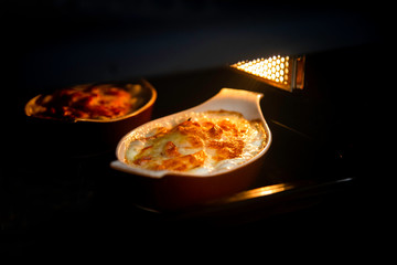 焦げたチーズとクリームたっぷり、冬においしい熱々のグラタン