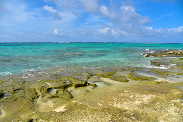 伊江島　ニャティア洞の海