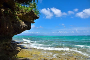 伊江島　ニャティア洞の海