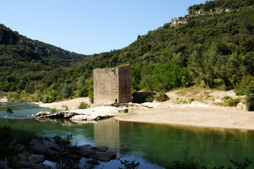 Ruine au bord du Gardon