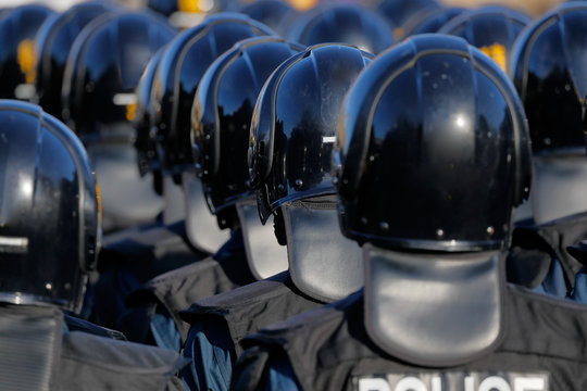 街を守る警察の機動隊