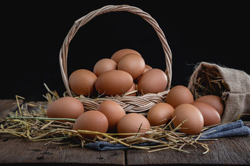 eggs in backet with straw