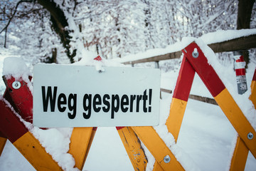 Closed walking path, winter, "Weg gesperrt"