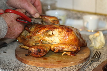 Baked guinea fowl, the moment of cutting
