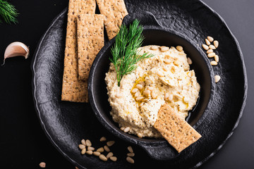 Fresh homemade hummus with vegan crackers