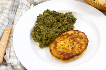 steak de poisson et épinards