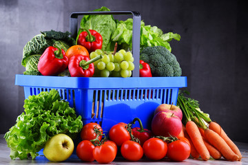 Obraz na płótnie Canvas Fresh organic fruits and vegetables in plastic shopping basket