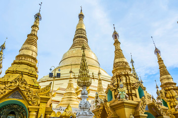 Naklejka premium Shwedagon Paya pagoda Myanmer słynne święte miejsce i atrakcja turystyczna landmark.Yangon
