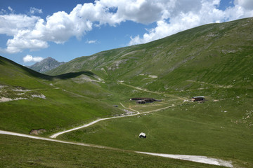 Panorama con colline verdi