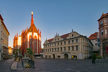 Fototapeta na wymiar Rokokofassade und Marktkirche am Marktplatz in Würzburg, Unterfranken, Bayern, Deutschland 